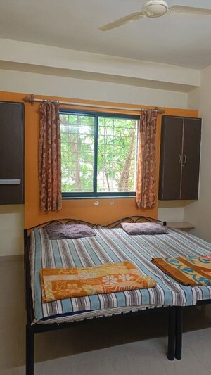 Bedroom in 2 BHK Apartment at Tingre Nagar – for Rent