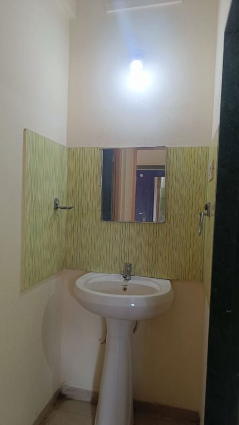 Bathroom, tingre nagar 2 Bedroom 1000 Sq.Ft. Apartment In Tingre Nagar Pune 9854699