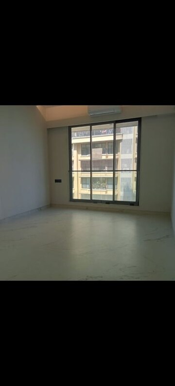 Room in 3 BHK Apartment at Rishabraj Blue Lotus, Khar West – for Rent