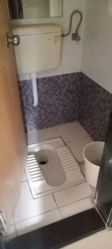 Bathroom in 1 BHK Apartment at HDIL Dheeraj Upvan 1, Borivali East – for Rent