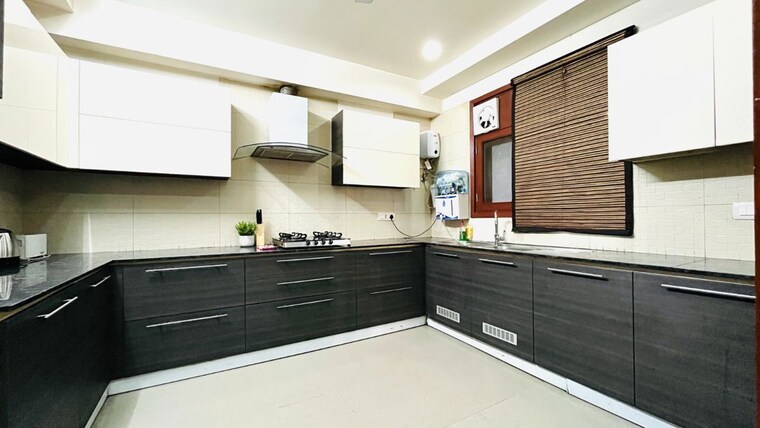 Kitchen, safdarjung enclave 3.5 Bedroom 1350 Sq.Ft. Builder Floor In Safdarjung Enclave Delhi 9854819