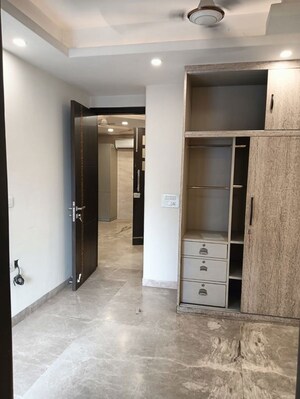 Room in 3 BHK Builder Floor at Chittaranjan Park – for Rent