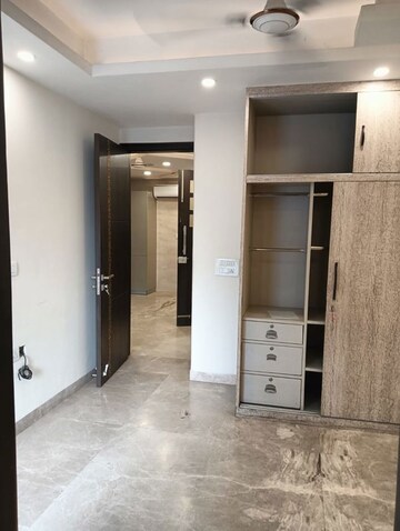 Room in 3 BHK Builder Floor at Chittaranjan Park – for Rent