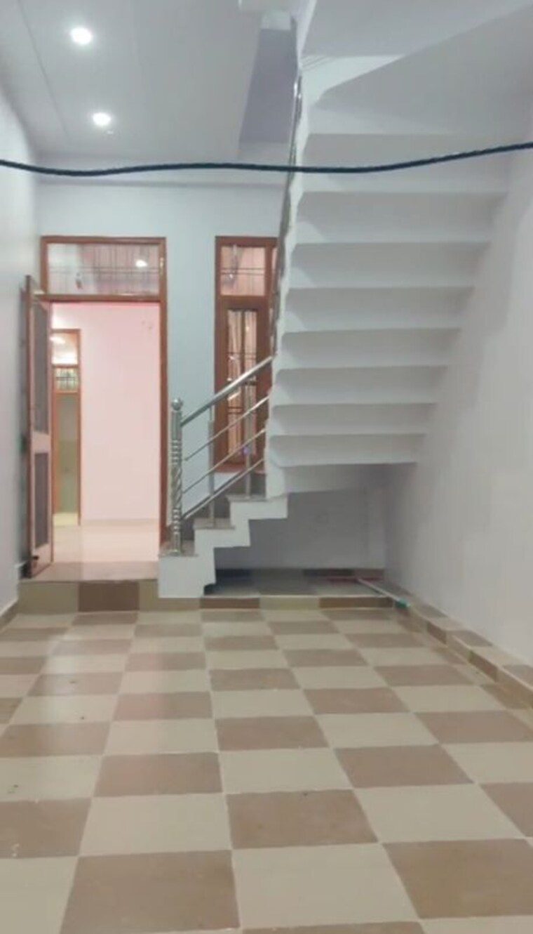 undefined, indira nagar 4 Bedroom 1050 Sq.Ft. Villa In Indira Nagar Lucknow 9854853