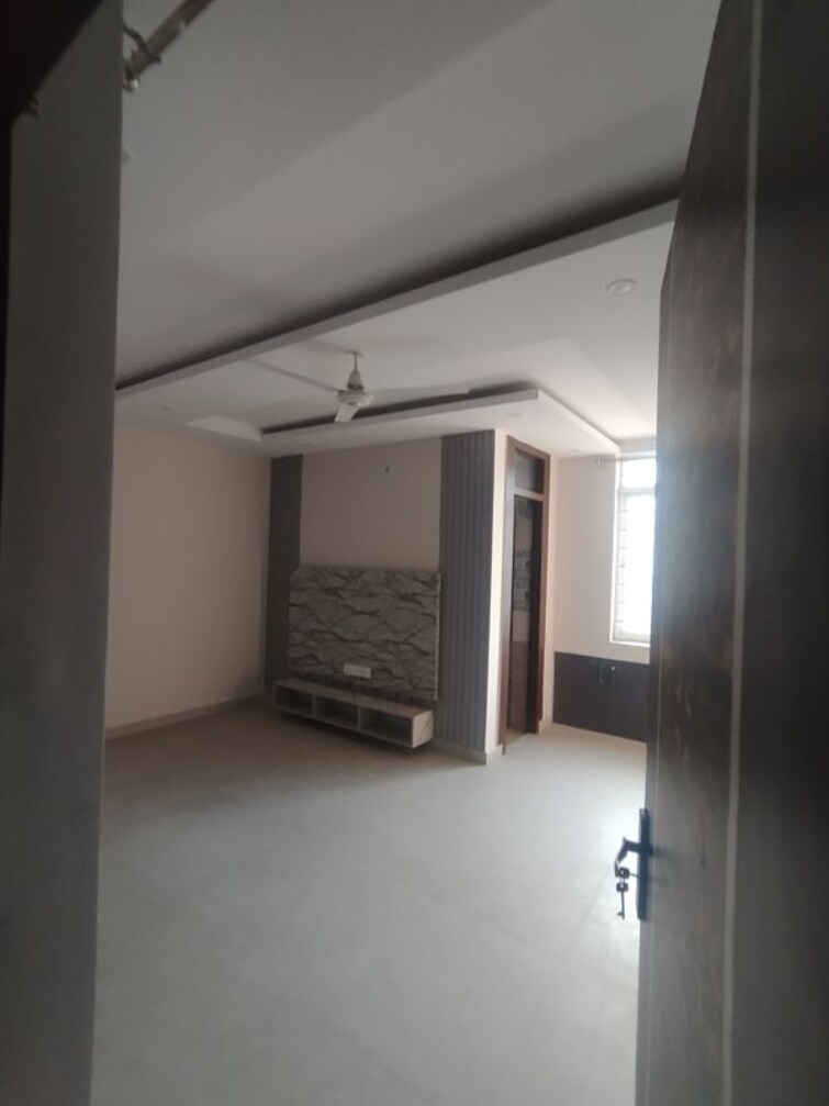 Room, vineet khand 6 Bedroom 3200 Sq.Ft. Independent House In Vineet Khand Lucknow 9854858