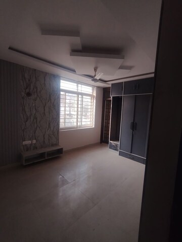 Room in 6 BHK Independent House at Vineet Khand – for Sale