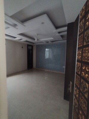 Room in 6 BHK Independent House at Vineet Khand – for Sale