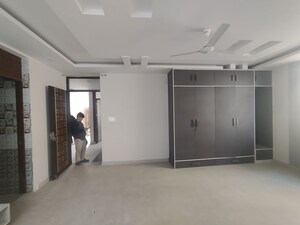 Room in 6 BHK Independent House at Vineet Khand – for Sale