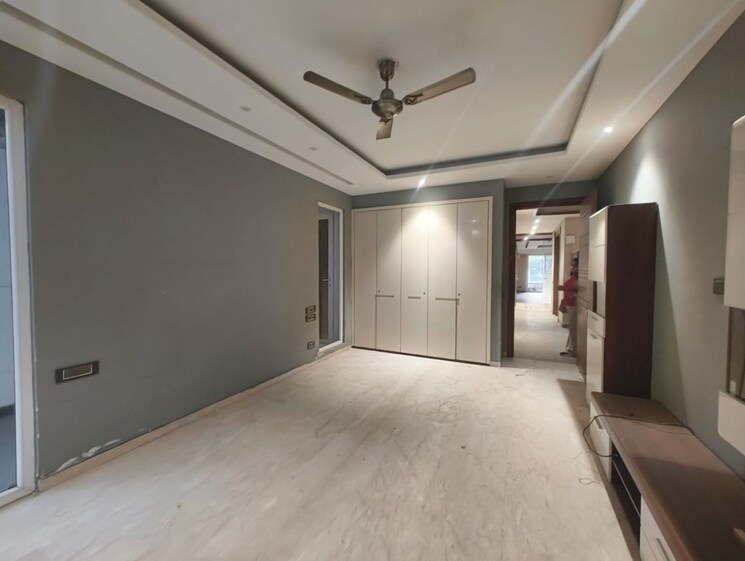 Room, greater kailash ii 4 Bedroom 310 Sq.Yd. Builder Floor In Greater Kailash ii Delhi 9854861