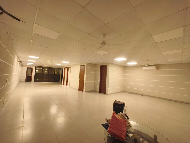  Parking, greater kailash ii Commercial Office Space 300 Sq.Yd. In Greater Kailash ii Delhi 9854865