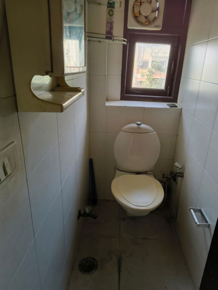 Bathroom, masjid moth 2 Bedroom 1100 Sq.Ft. Builder Floor In Masjid Moth Delhi 9854875