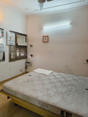 Room in 2 BHK Builder Floor at Masjid Moth – for Rent