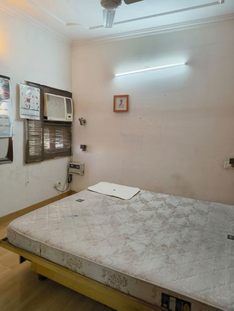 Room, masjid moth 2 Bedroom 1100 Sq.Ft. Builder Floor In Masjid Moth Delhi 9854875