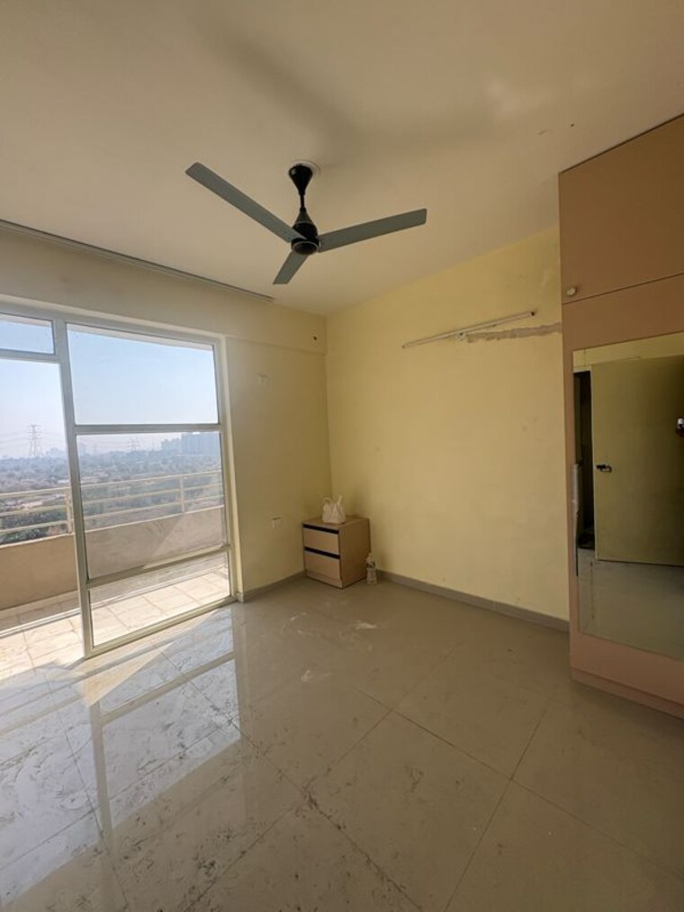 Room, pyramid-altia 1 Bedroom 368 Sq.Ft. Apartment In Sector 70a Gurgaon 9854878