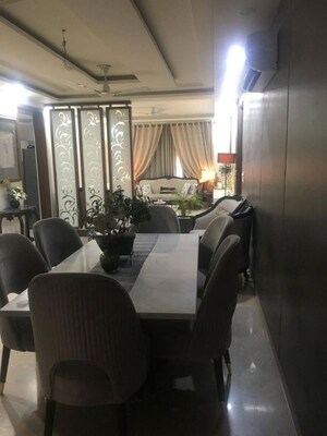 Master Bedroom in 3 BHK Builder Floor at Ansal Plaza Sector-23, Sector 23 – for Rent