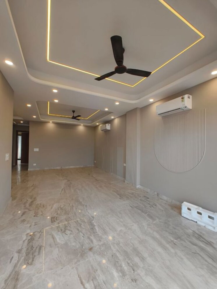 undefined, east of kailash 3.5 Bedroom 200 Sq.Yd. Builder Floor In East Of Kailash Delhi 9854914