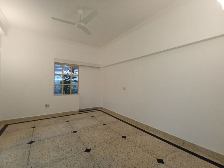 Room, greater kailash i 4 Bedroom 500 Sq.Yd. Builder Floor In Greater Kailash I Delhi 9854948