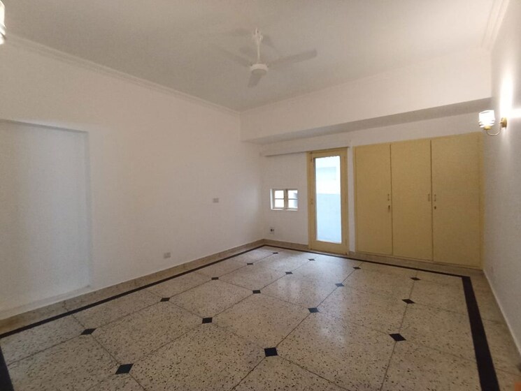 Room, greater kailash i 4 Bedroom 500 Sq.Yd. Builder Floor In Greater Kailash I Delhi 9854948