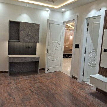 Room in 3 BHK Apartment at Puri Anand Villas Phase II, Sector 81 – for Rent