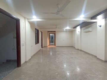 Room in 3 BHK Builder Floor at Greater Kailash ii – for Rent
