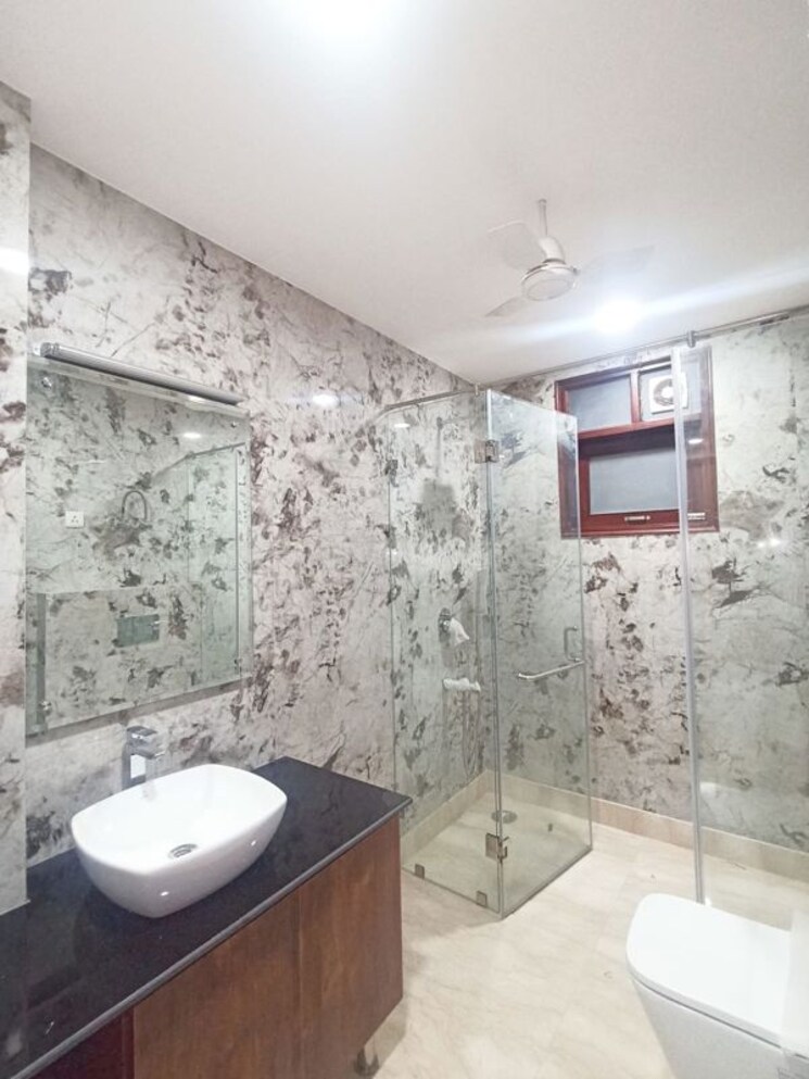 Bathroom, greater kailash ii 3 Bedroom 300 Sq.Yd. Builder Floor In Greater Kailash ii Delhi 9854955