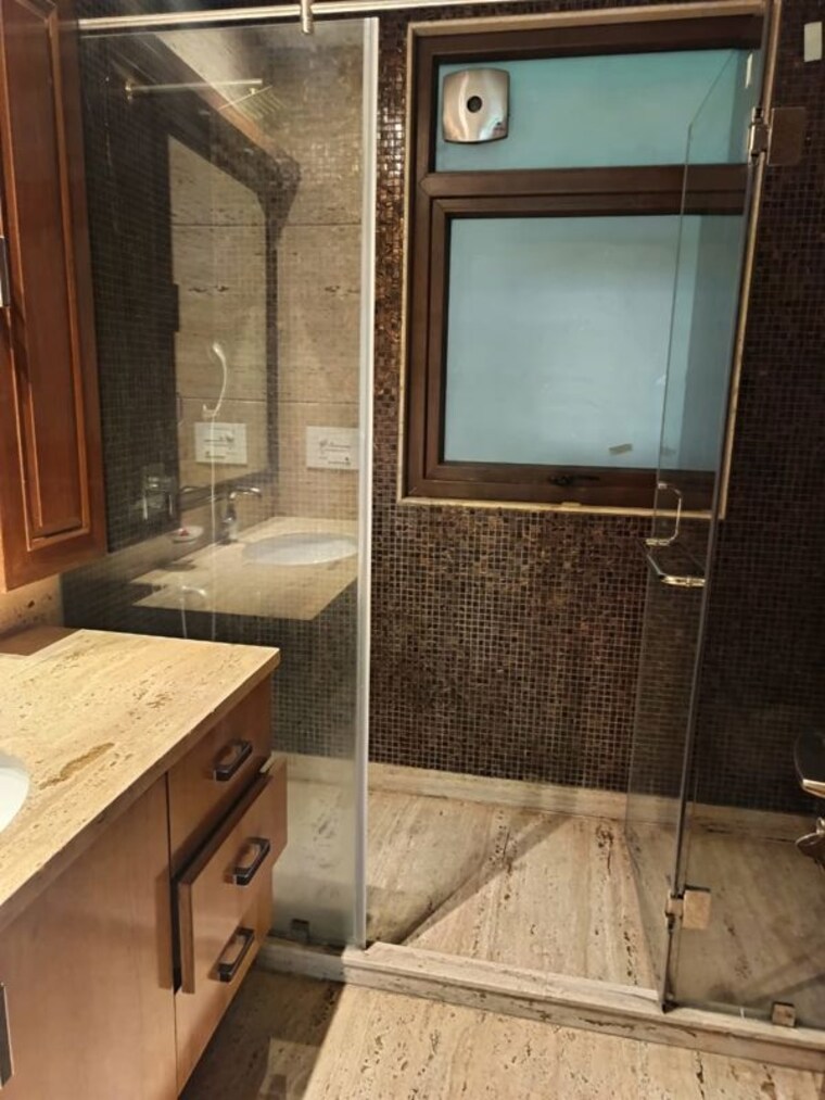 Living Room, sarita vihar 3 Bedroom 360 Sq.Yd. Apartment In Sarita Vihar Delhi 9855006