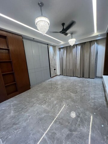 Room in 4 BHK Apartment at Ansal API Esencia, Sector 67 – for Sale