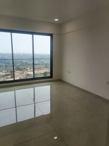 Room in 3 BHK Apartment at Godrej Horizon Wadala, Wadala – for Sale