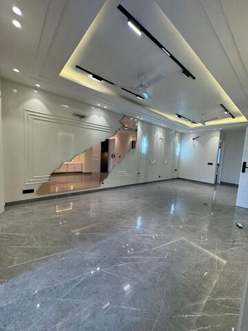 Building Lobby in 4 BHK Builder Floor at Ansal API Esencia, Sector 67 – for Sale