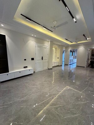 Building Lobby in 4 BHK Builder Floor at Ansal API Esencia, Sector 67 – for Sale