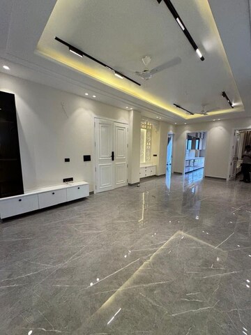 Building Lobby in 4 BHK Builder Floor at Ansal API Esencia, Sector 67 – for Sale