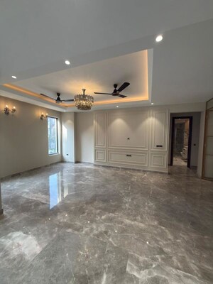 Room in 4 BHK Builder Floor at Nirvana Country – for Sale