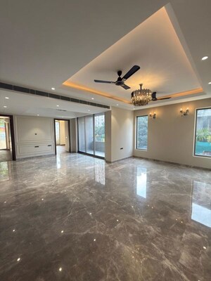 Room in 4 BHK Builder Floor at Nirvana Country – for Sale