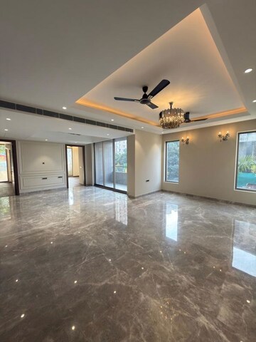 Room in 4 BHK Builder Floor at Nirvana Country – for Sale