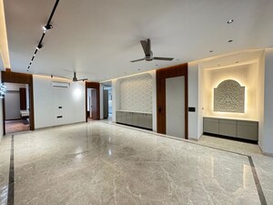 Room in 4 BHK Builder Floor at Emaar Marbella, Sector 66 – for Sale