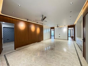 Room in 4 BHK Builder Floor at Emaar Marbella, Sector 66 – for Sale