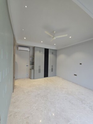 Room in 4 BHK Builder Floor at Emaar Marbella, Sector 66 – for Sale