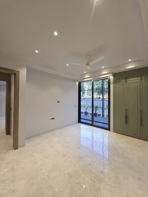 Room in 4 BHK Builder Floor at Emaar Marbella, Sector 66 – for Sale