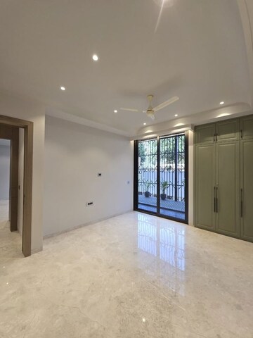 Room in 4 BHK Builder Floor at Emaar Marbella, Sector 66 – for Sale