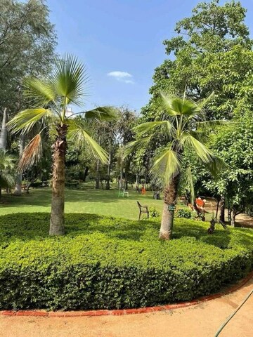 3.5 BHK Builder Floor – Garden View at Nirvana Country - for Sale