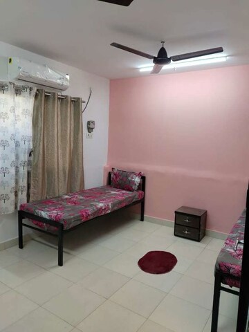 Bedroom in  Pg at Malad East – for Rent