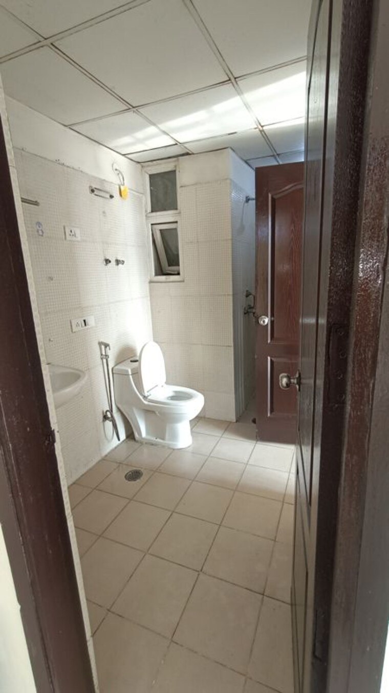 Bathroom, aditya-celebrity-homes 1 Bedroom 550 Sq.Ft. Apartment In Sector 76 Noida 9855126