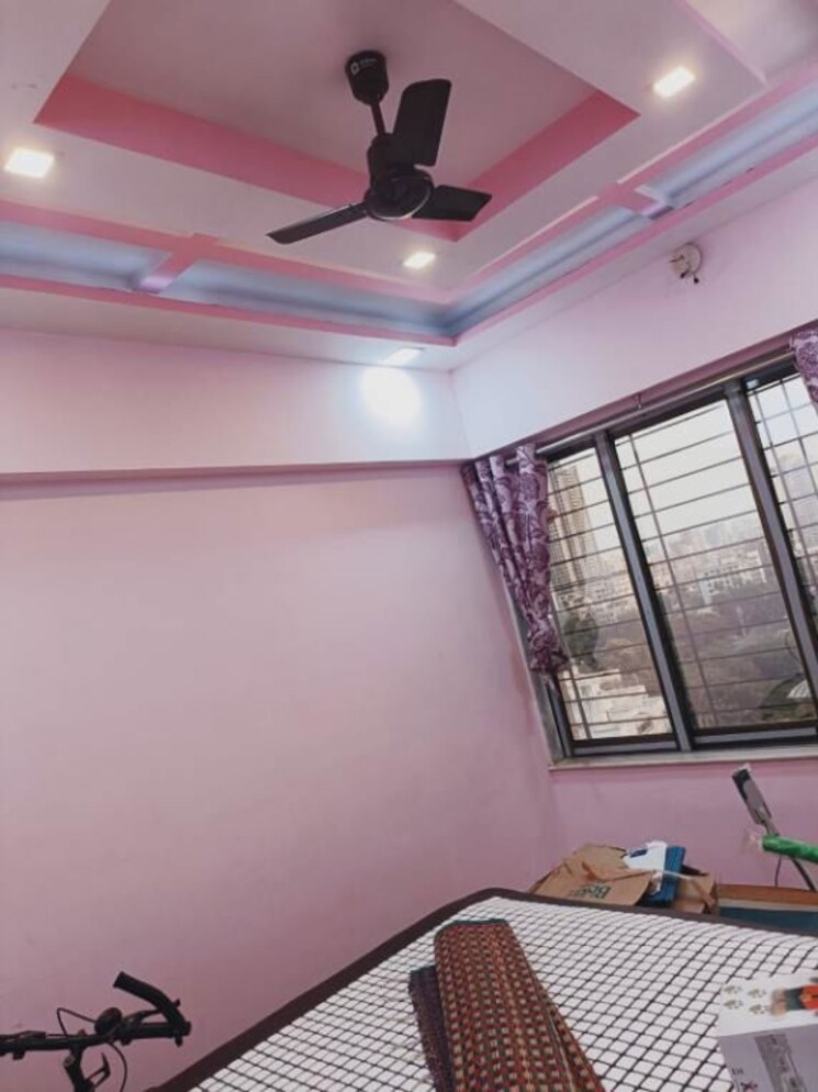 Room, malad east Pg For Boys & Girls In Malad East 9855144
