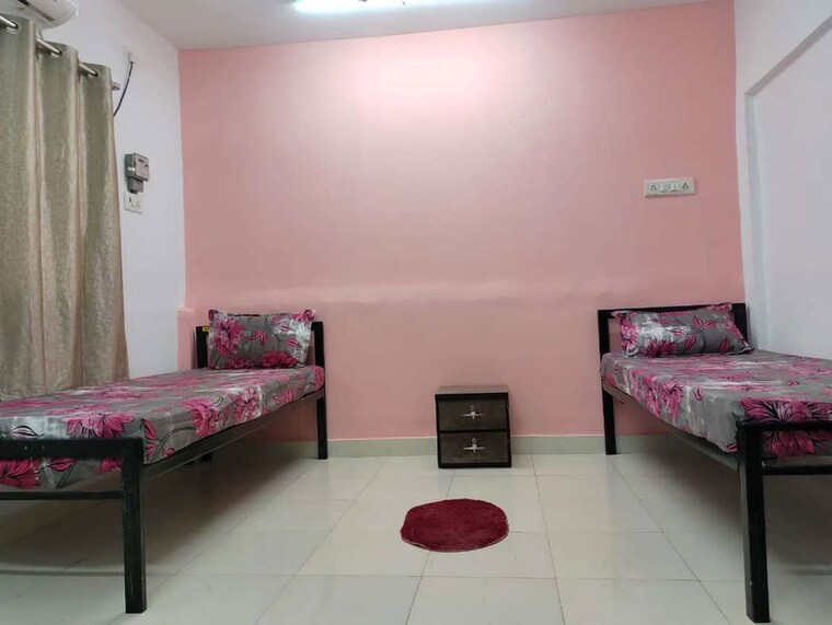 Bedroom, naupada Pg For Boys & Girls In Naupada 9855150