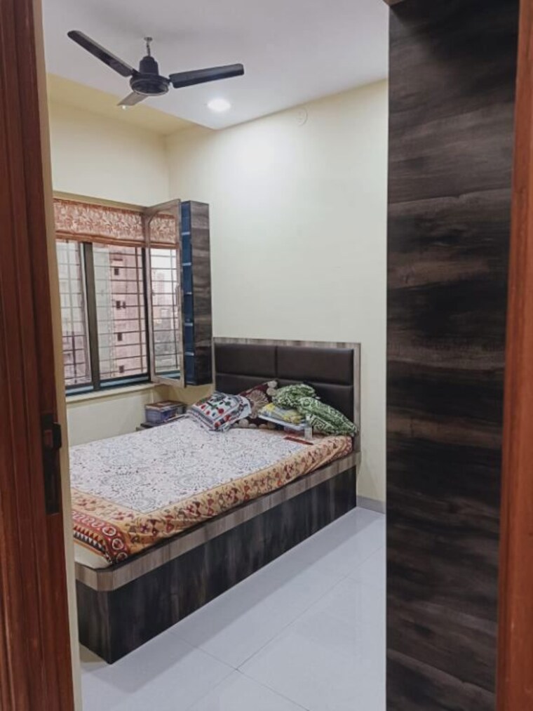 Bedroom, naupada Pg For Boys & Girls In Naupada 9855150