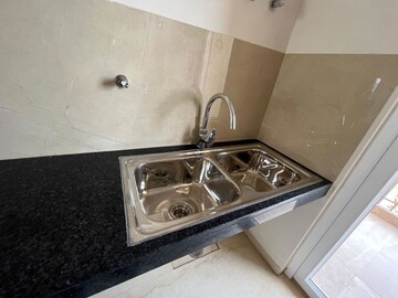 Kitchen in 2.5 BHK Apartment at Smart World Orchard, Sector 61 – for Sale