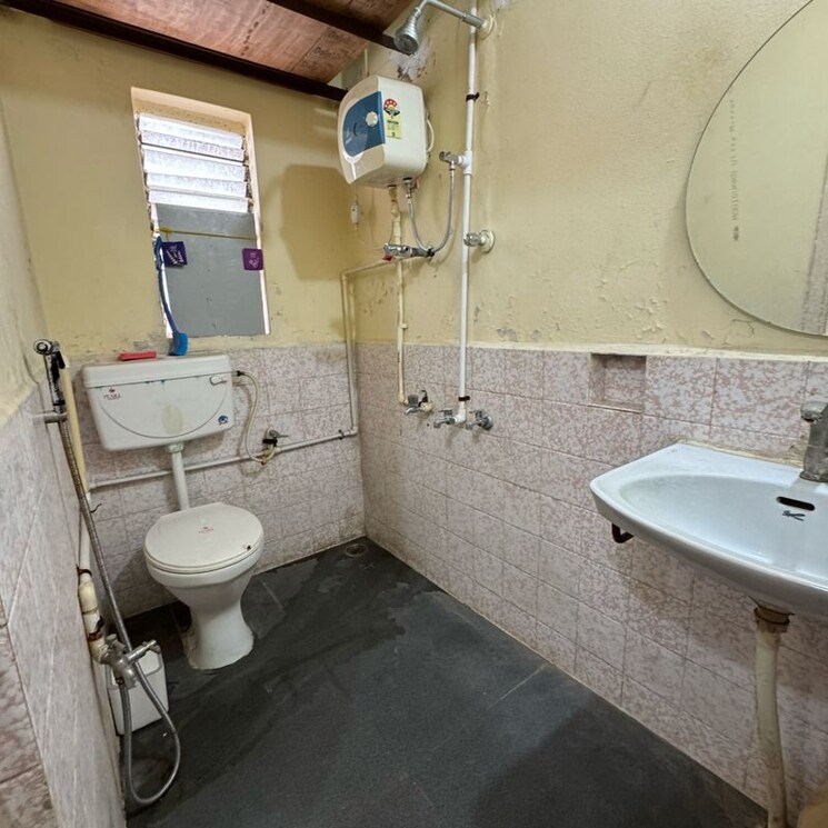 Bathroom, mantri-aangan 1 Bedroom 500 Sq.Ft. Apartment In Mundhwa Road Pune 9855182