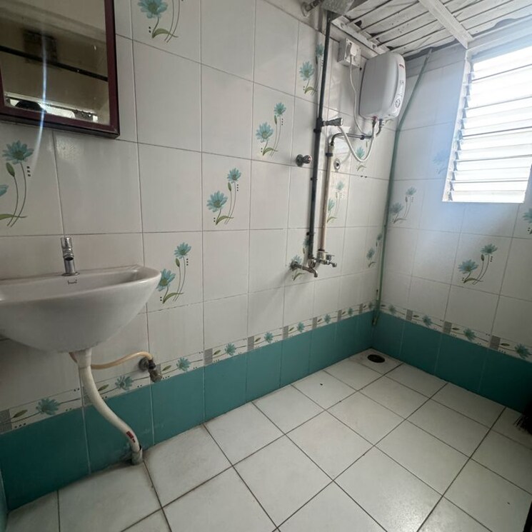 Bathroom, mantri-aangan 1 Bedroom 600 Sq.Ft. Apartment In Mundhwa Road Pune 9855177