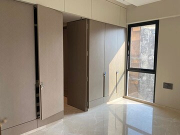 Room in 4 BHK Apartment at Sun The 50 Seven, Khar West – for Sale