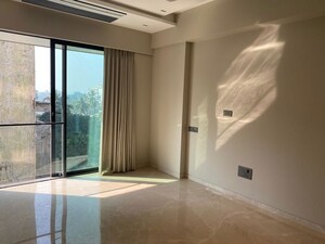 Room in 4 BHK Apartment at Sun The 50 Seven, Khar West – for Sale